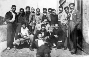 AÑO 1949. LA BARRA DEL “BAR 43” POSA PARA LA ETERNIDAD (sin sospecharlo, claro) EN LA ESQUINA DE Av. SAN MARTÍN Y MARCO POLO