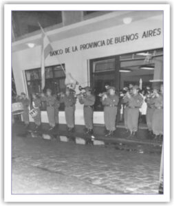 Cuando el Banco Provincia, suc. Caseros, estaba del otro lado de la vía
